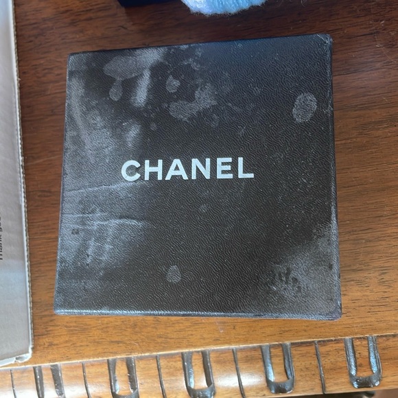 🌟🌟HOST PICK🌟🌟Beyond Stunning Chanel Belt comes with original box - Picture 9 of 9